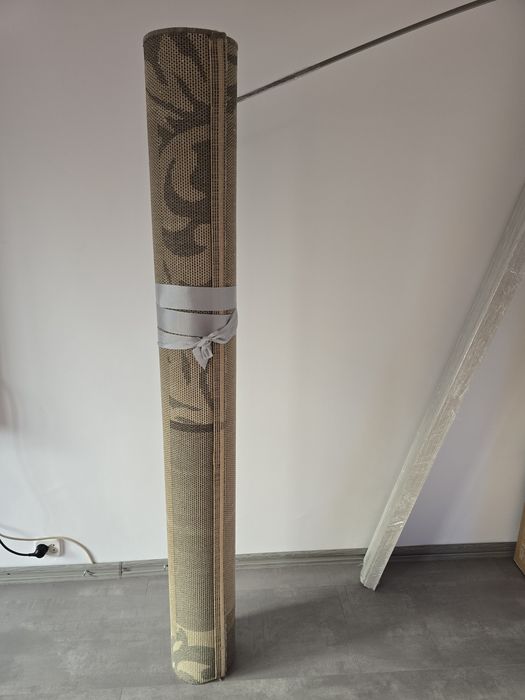 Vand covor bej cu model