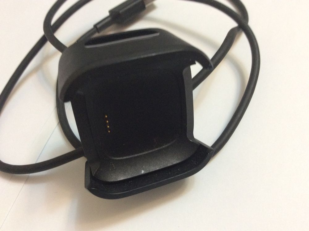 Incarcator original ceas smart  inteligent Fitbit Versa.
