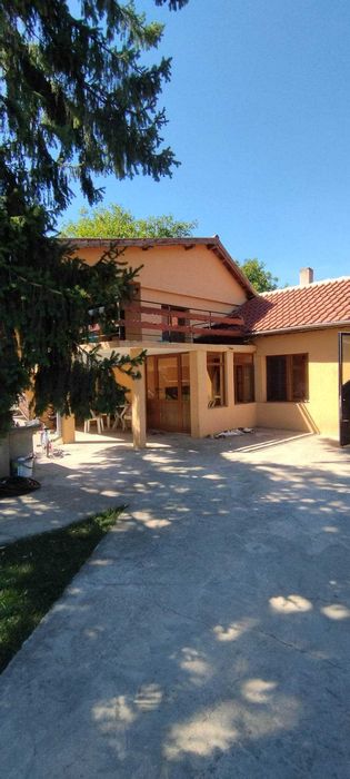 Двуетажна къща с просторен двор, с.Ветрино, Варна