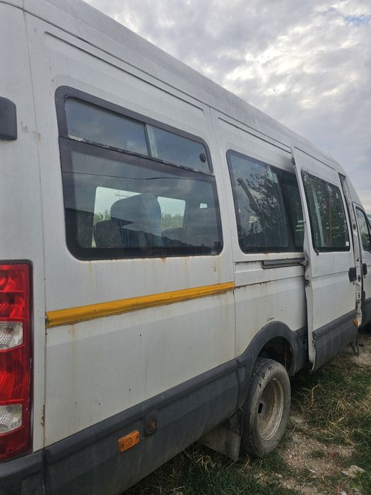 Geamuri iveco persoane