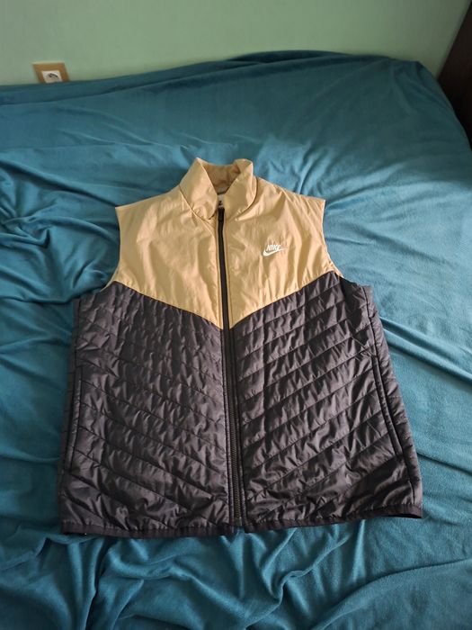 Продавам Nike елек