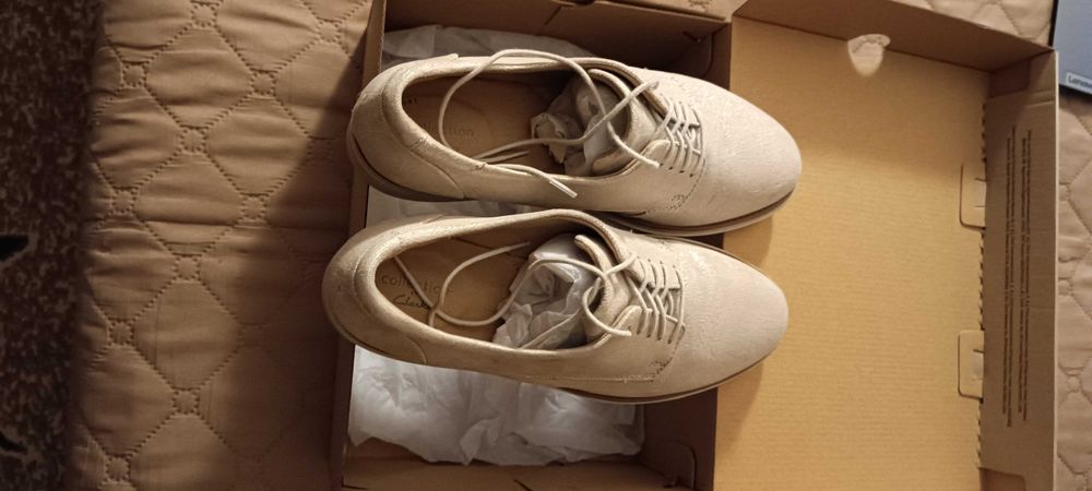 Продавам дамски обувки Clarks