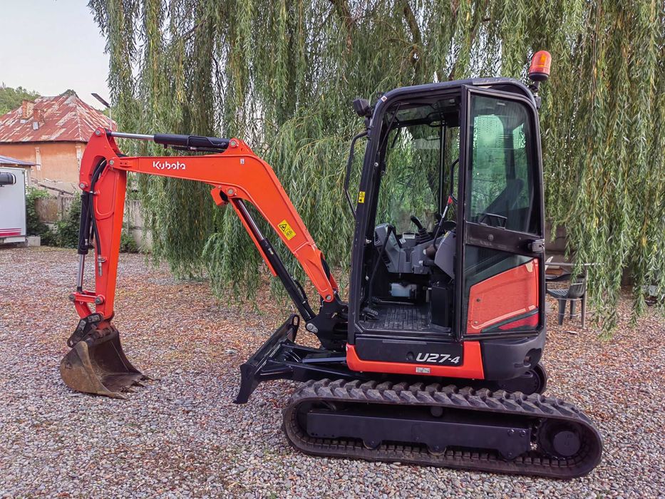 Miniexcavator de inchiriat