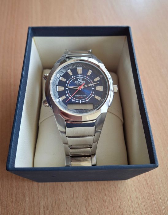 Ceas Casio analog-digital