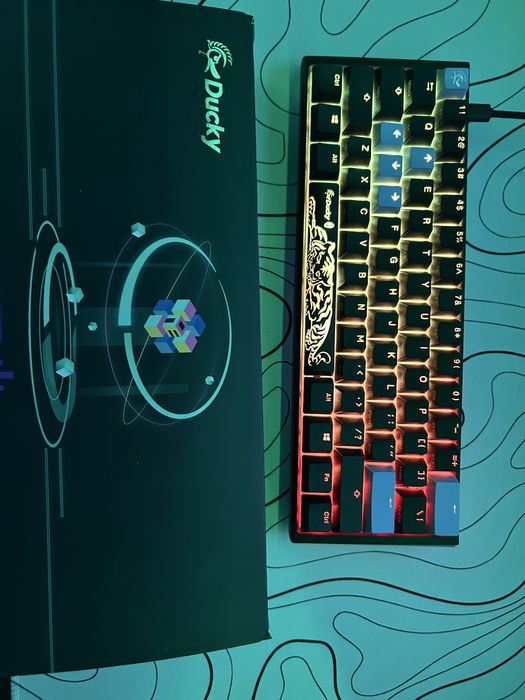 Продавам две геймърски клавиатури apex pro mini и ducky one 3 mini!!!