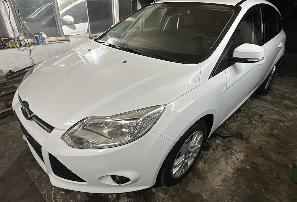Ford Focus Hatchback-1.6 benzina clasic-2011-Impecabila