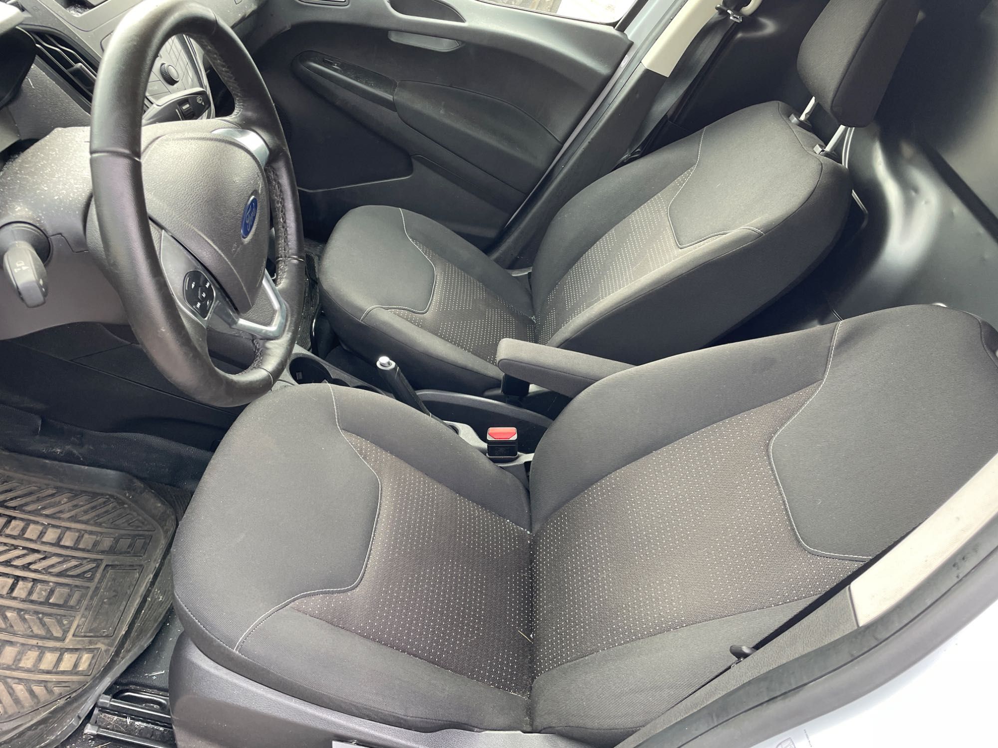 Ford Transit Courier 1.0 EcoBoost 100 кс.6 ск. двигател SFCE 32000 km.