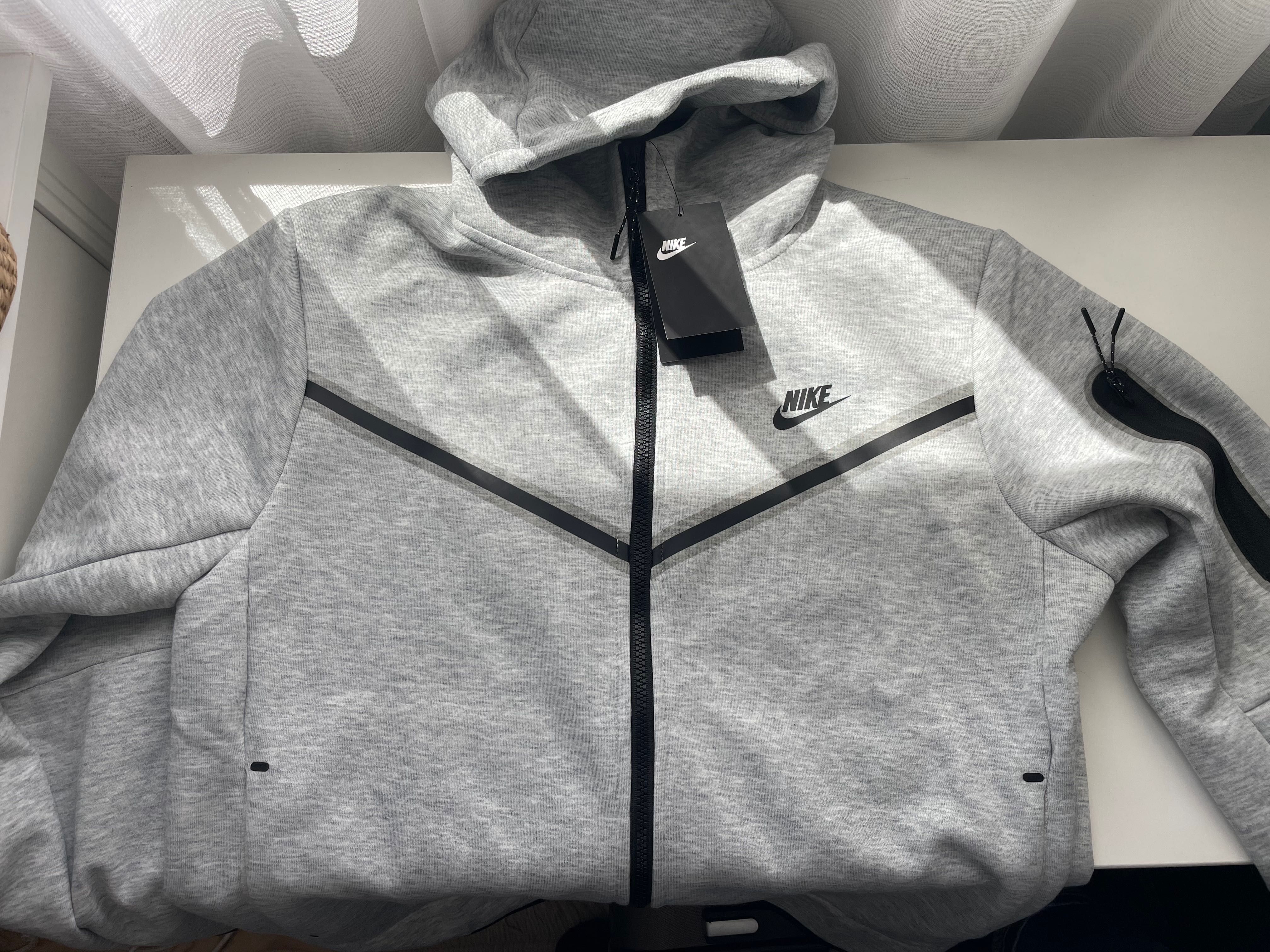 Чисто Нов Анцуг Nike Tech Fleece