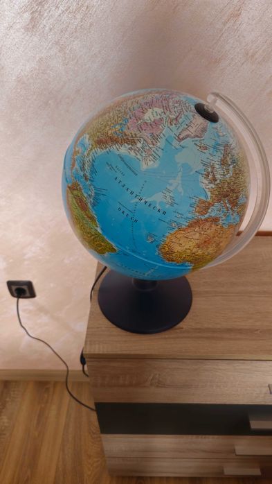 Детски светещ глобус