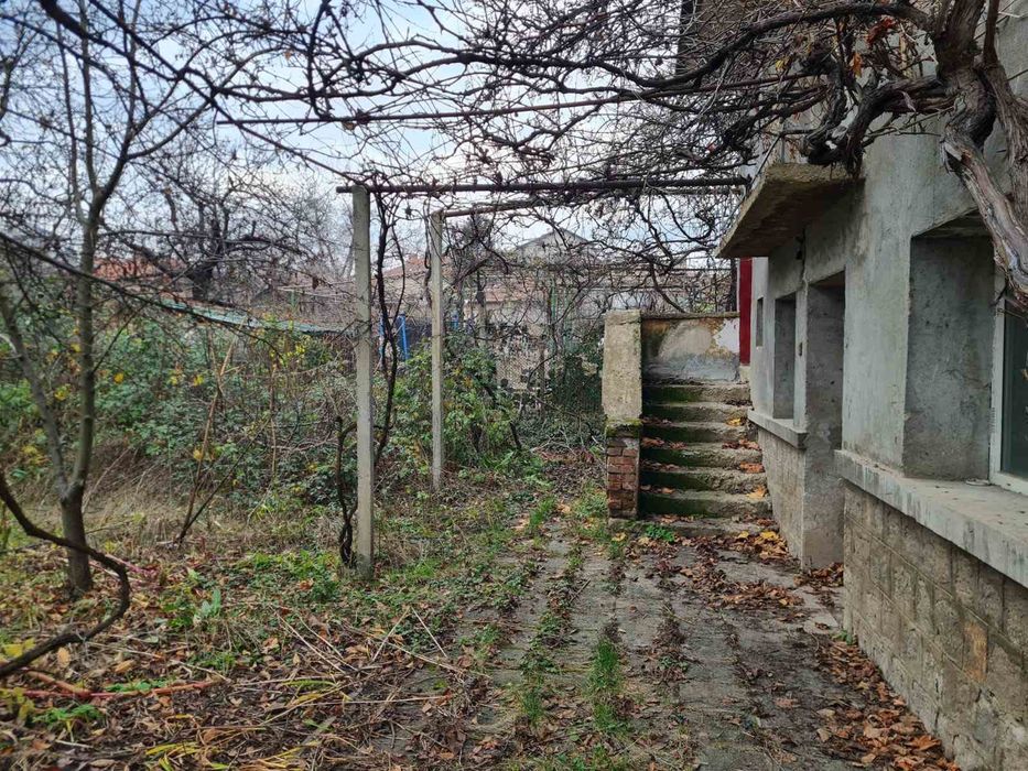 Продавам етаж от къща в Кюстендил Център