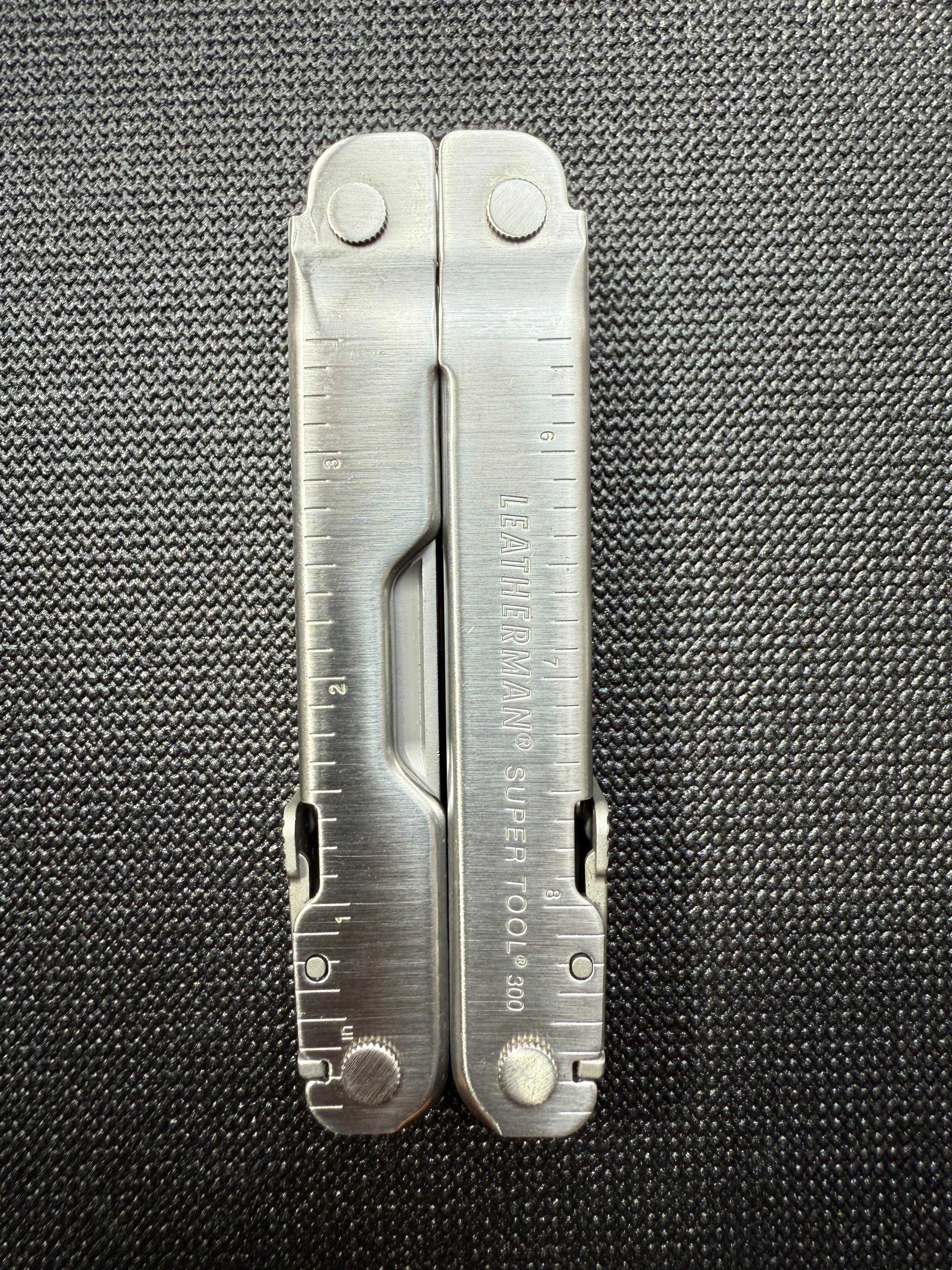 Vand multi-tool Leatherman Super Tool 300 cu teaca molle