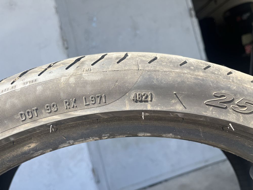 2 бр. летни гуми 255/35/20 Pirelli AO 5 mm DOT 4821