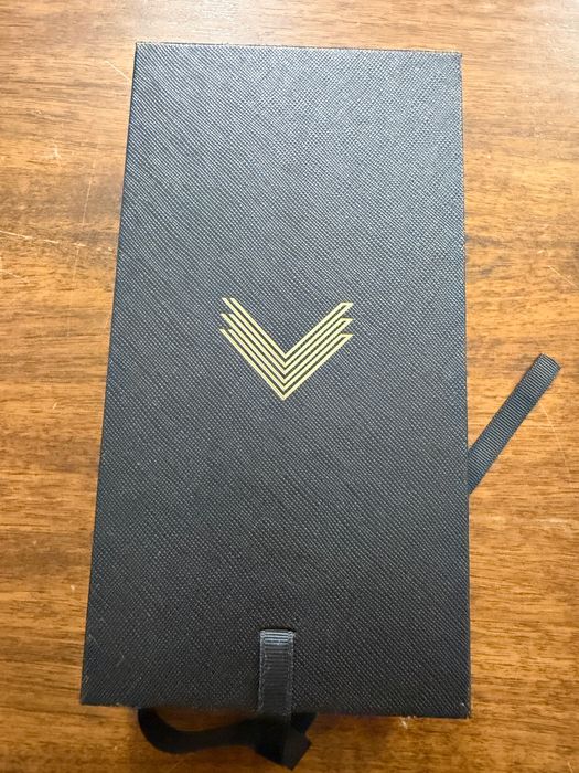 Vând husă Iphone 16 pro  Velante piele vițel model Justus