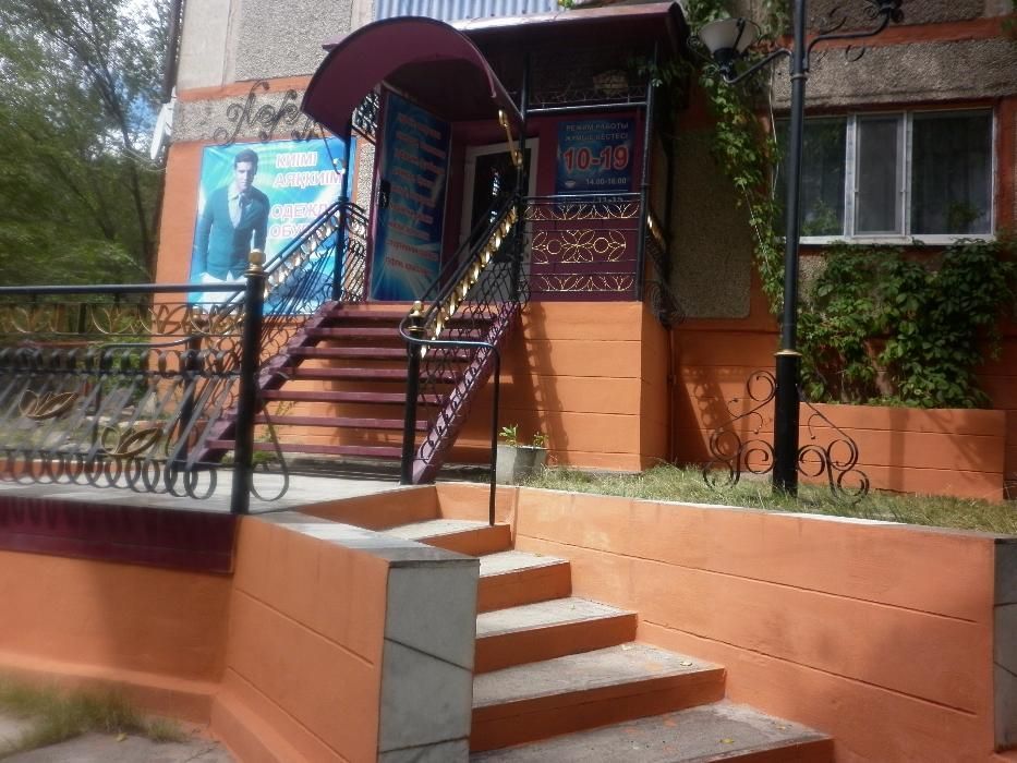 Продам коммерческое помещение  в  посёлке Топар.