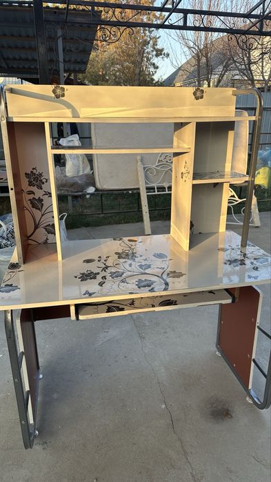 Продам стол в хорошем состоянии