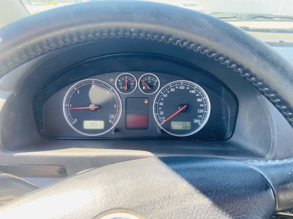 Vand sharan 1.9 7 locuri automat