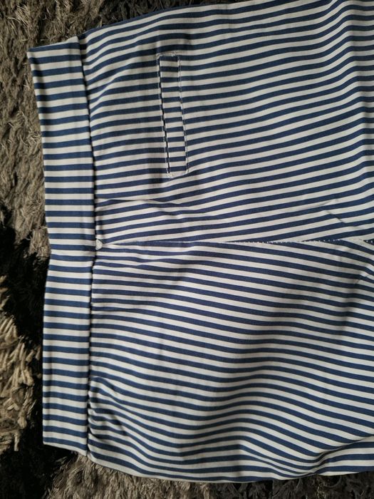 Pantaloni skinny în dungi