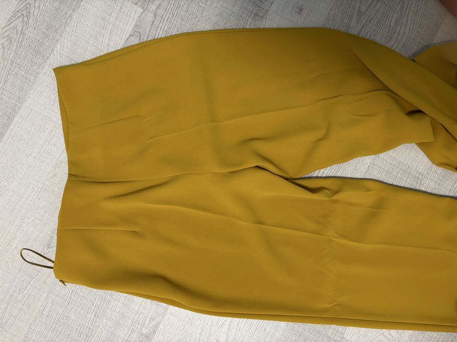 Костюм Zara елек S и панталон М размер с етикет, чисто нови