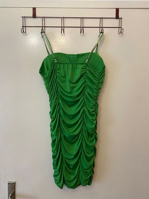 Изумрудено зелена елегантна рокля!