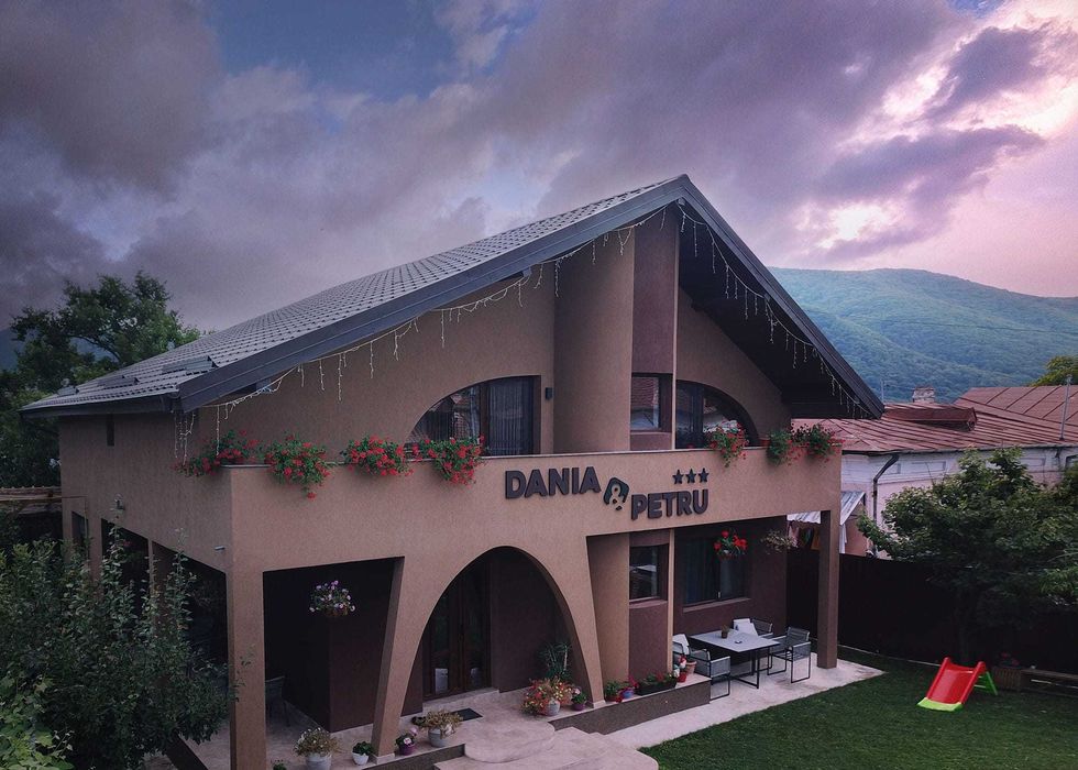 Cazare Pensiunea Dania&Petru Residence Targu Ocna