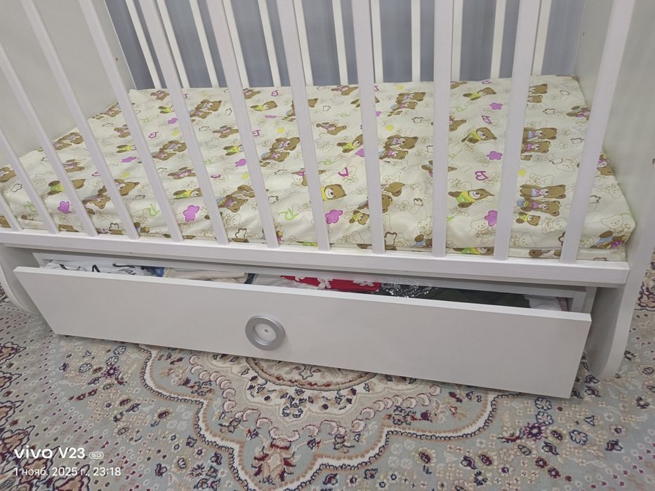 Продаю детскую кроватку с матрасом