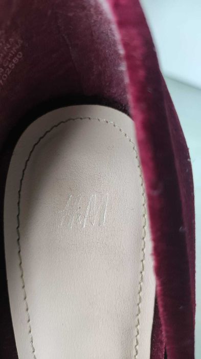 Pantofi cu toc ascutit rosu / burgundiu din catifea H&M marimea 39-40