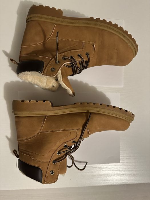 Vand bocanci de iarna, marimea 43, imblaniti, exterior sintetic