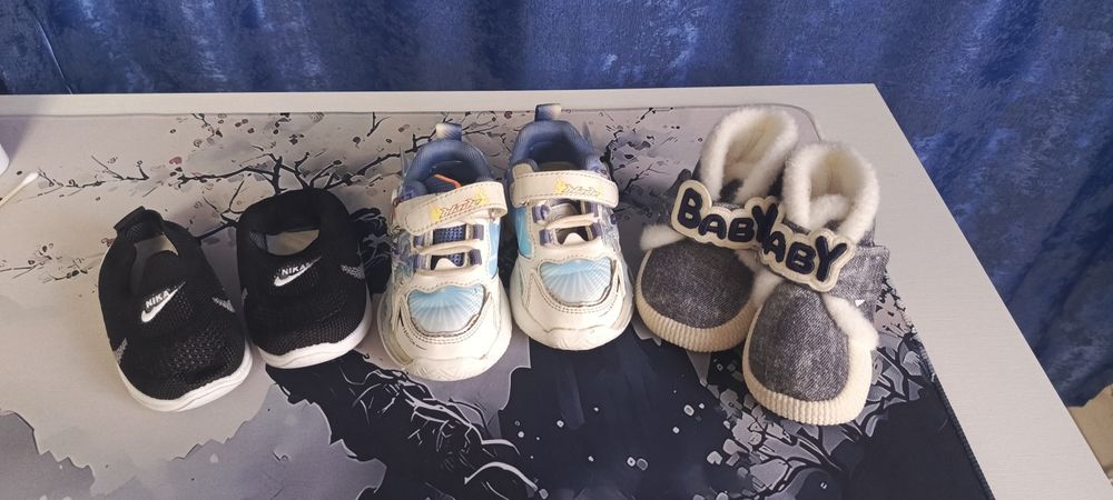 Продам детский комбинезон в отличном состоянии, и обувь