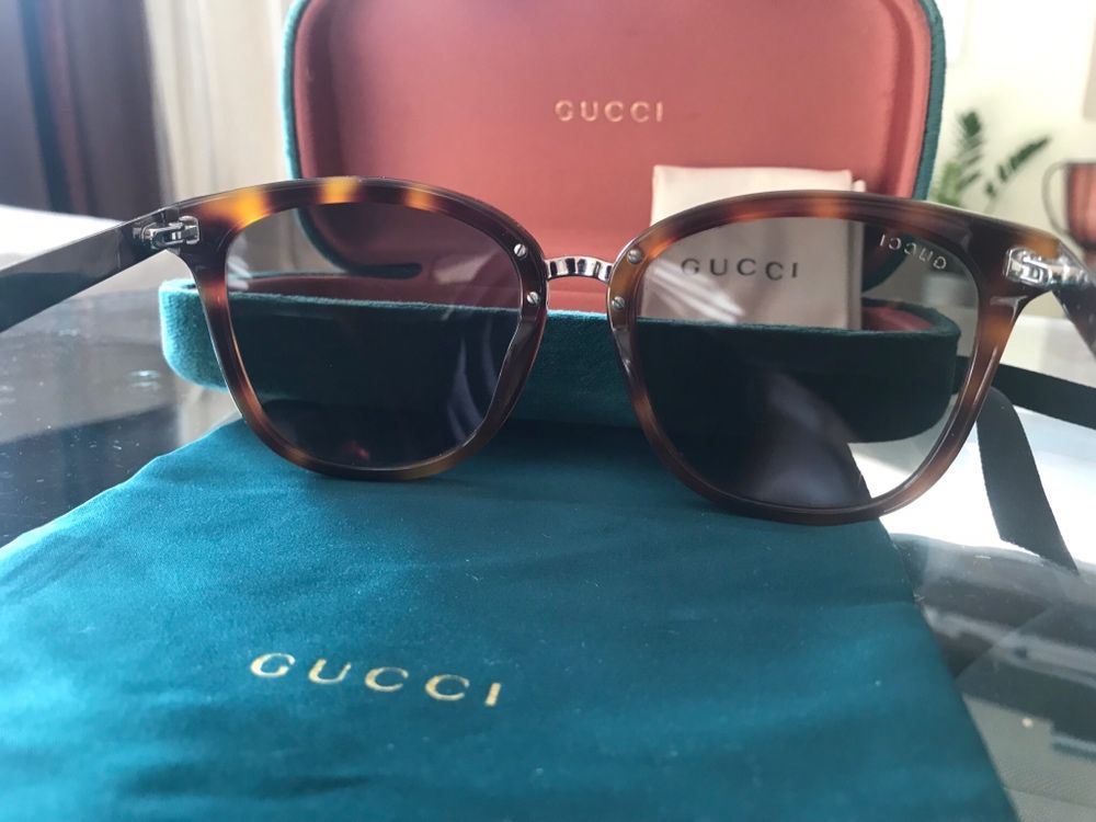 Слънчеви очилаGucci / VOGUE by Gigi Hadid