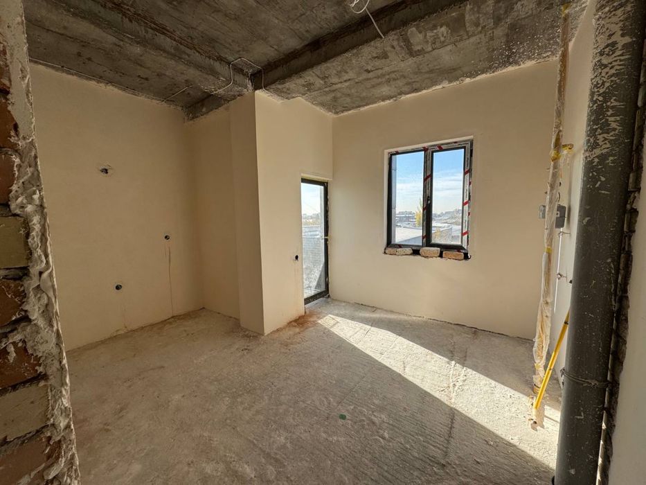 3 xonali uy Sotiladi.