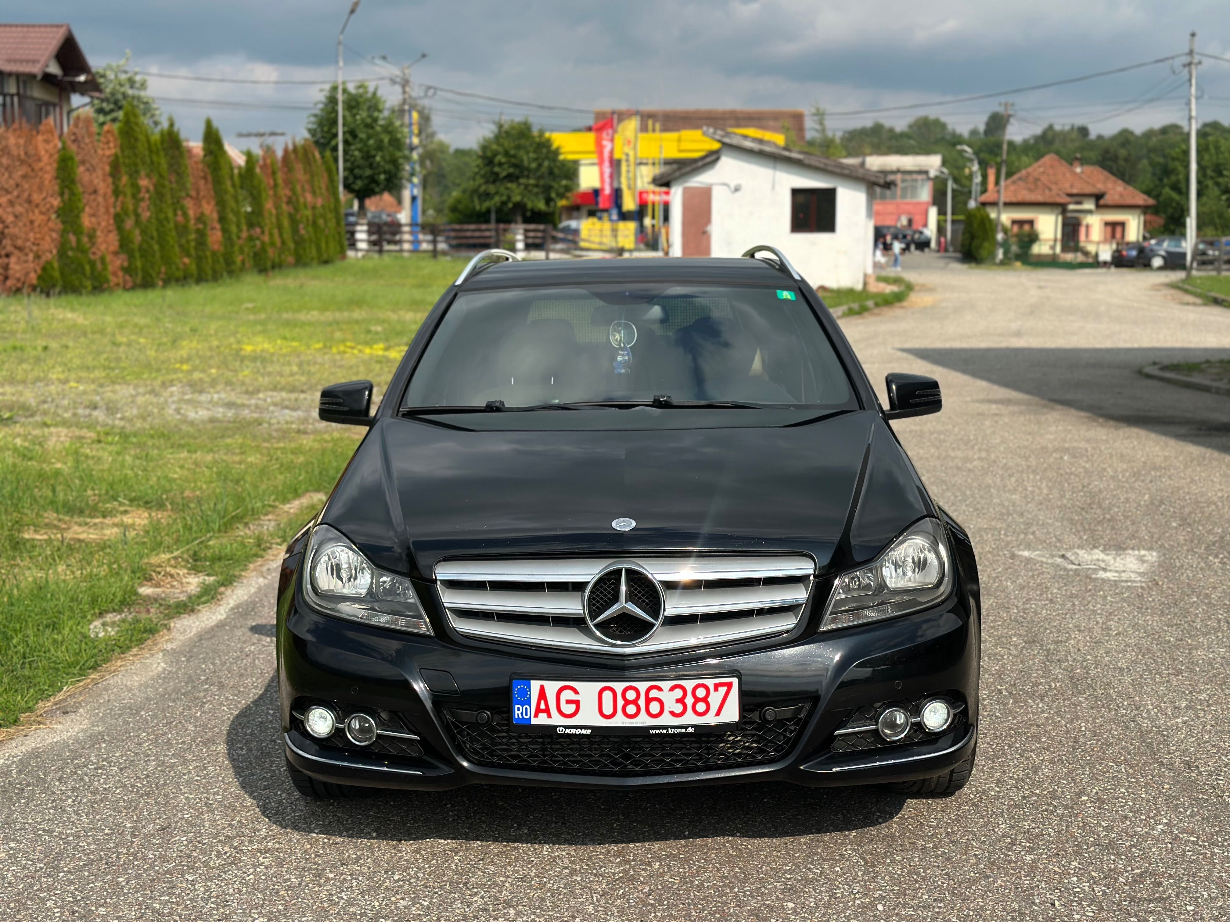 Mercedes C200 • 2013