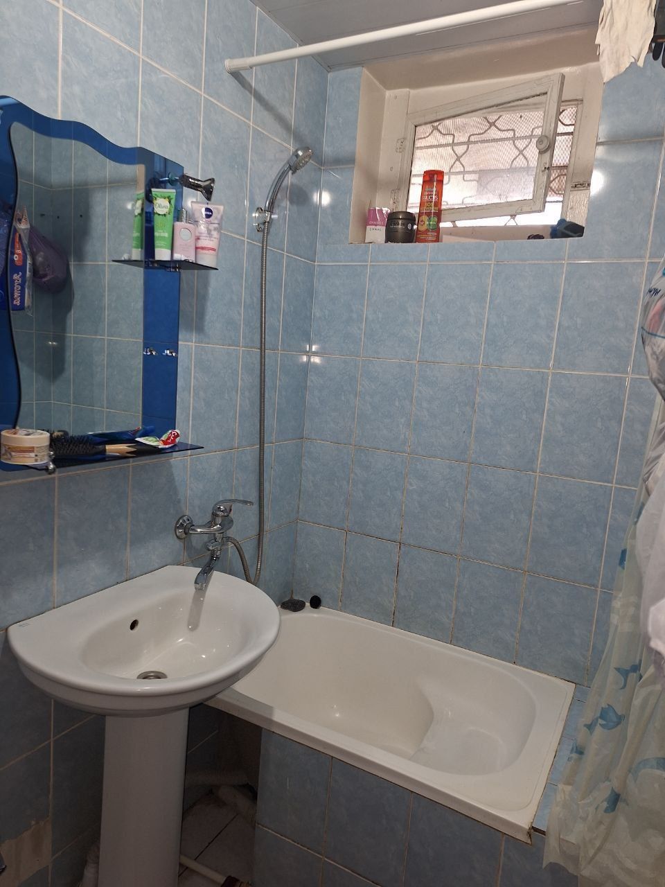 Продается 2 х комнатная квартира на 3 этаже в 4 х этажном галерейном д