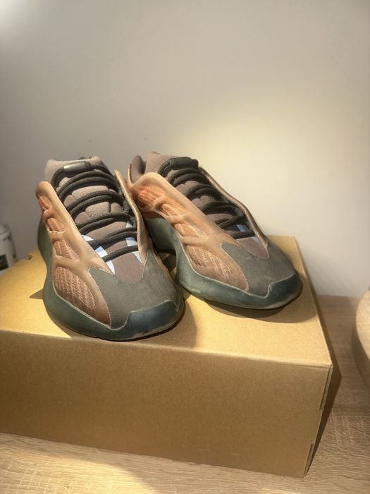 Adidas yeezy 700 V3 Copper Fade