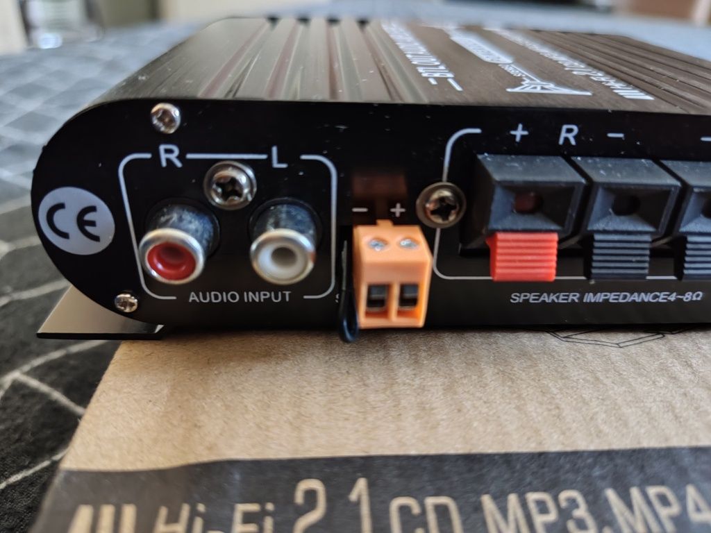 Amplificator auto și de camera