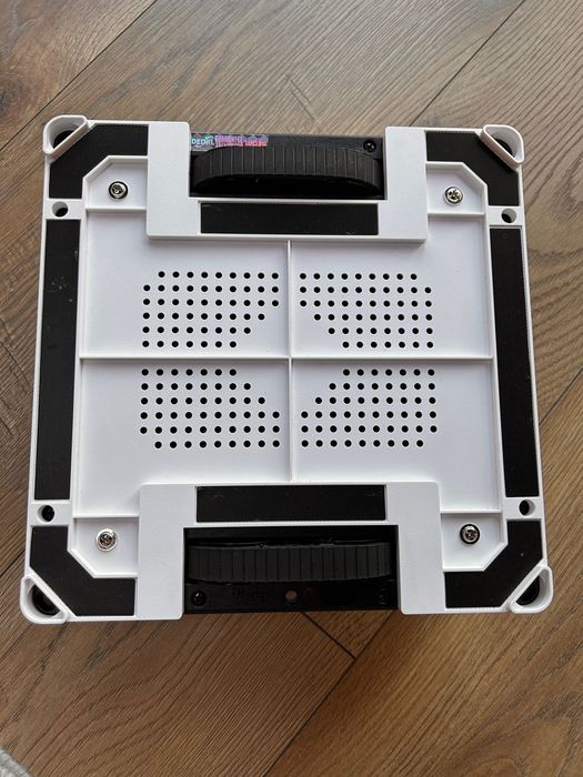 Robot curățat geamuri Hobot