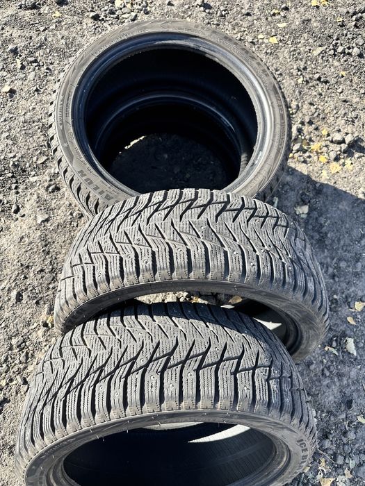 Продам шины 215/45/17