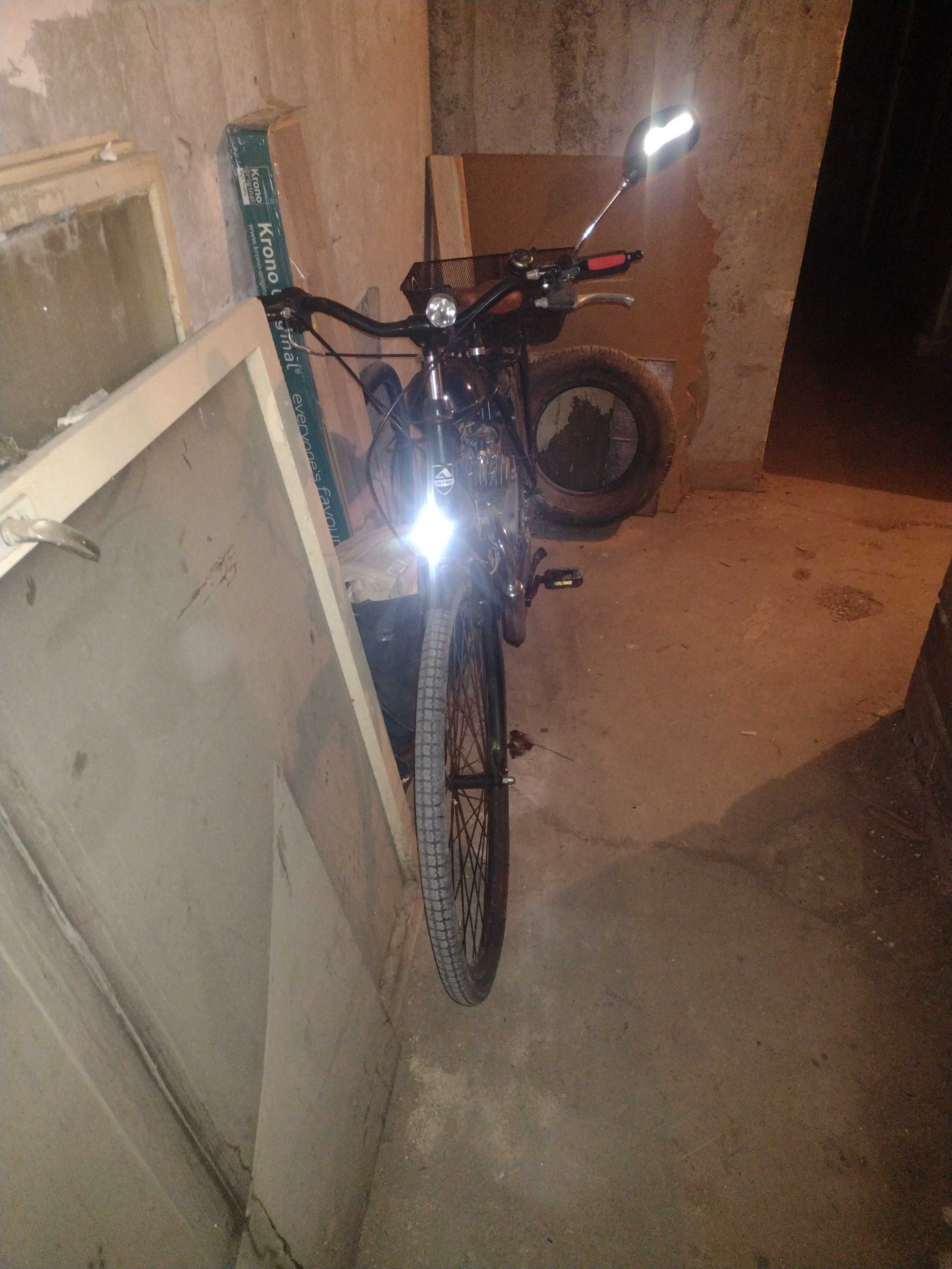 Продавам мотор 80