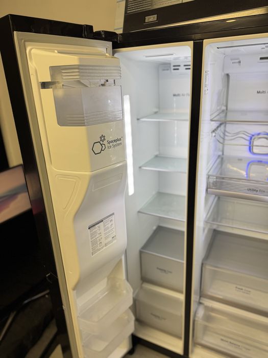 Frigider side-by-side LG GSS6871MC