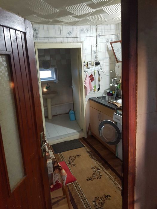 Дава се под наем къща