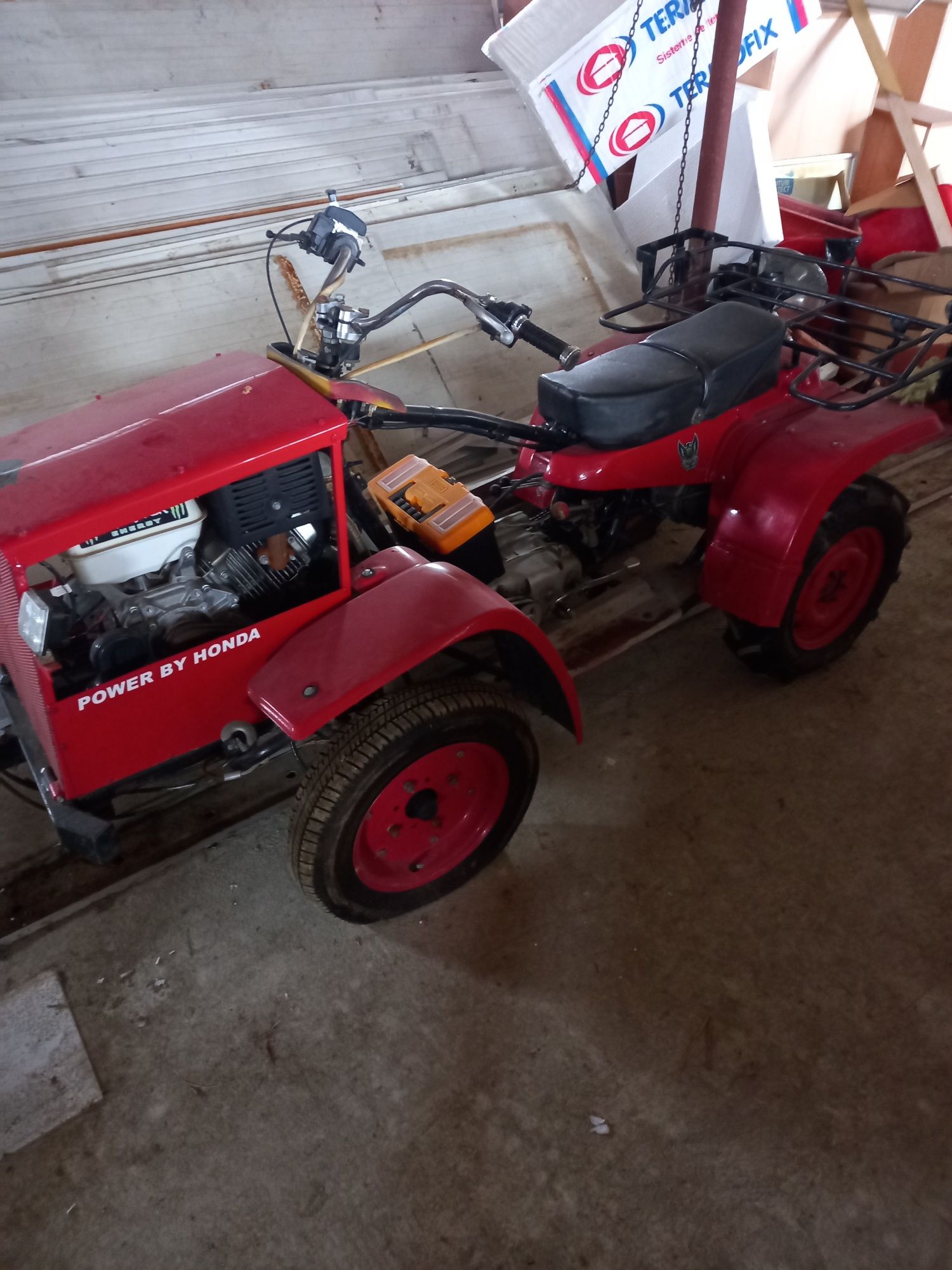 Vand atv/ tractoras  rusesc benzina