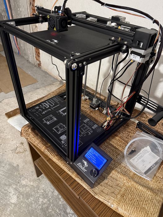 Продавам 3D принтер Ender 5