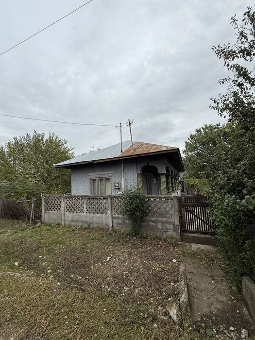 Vand Teren 970 mp cu casă + anexe, Stănești–Bălănu