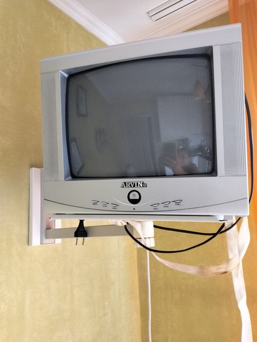 Продам телевизор Arvin может кому нужен на запчасти , а так все работа
