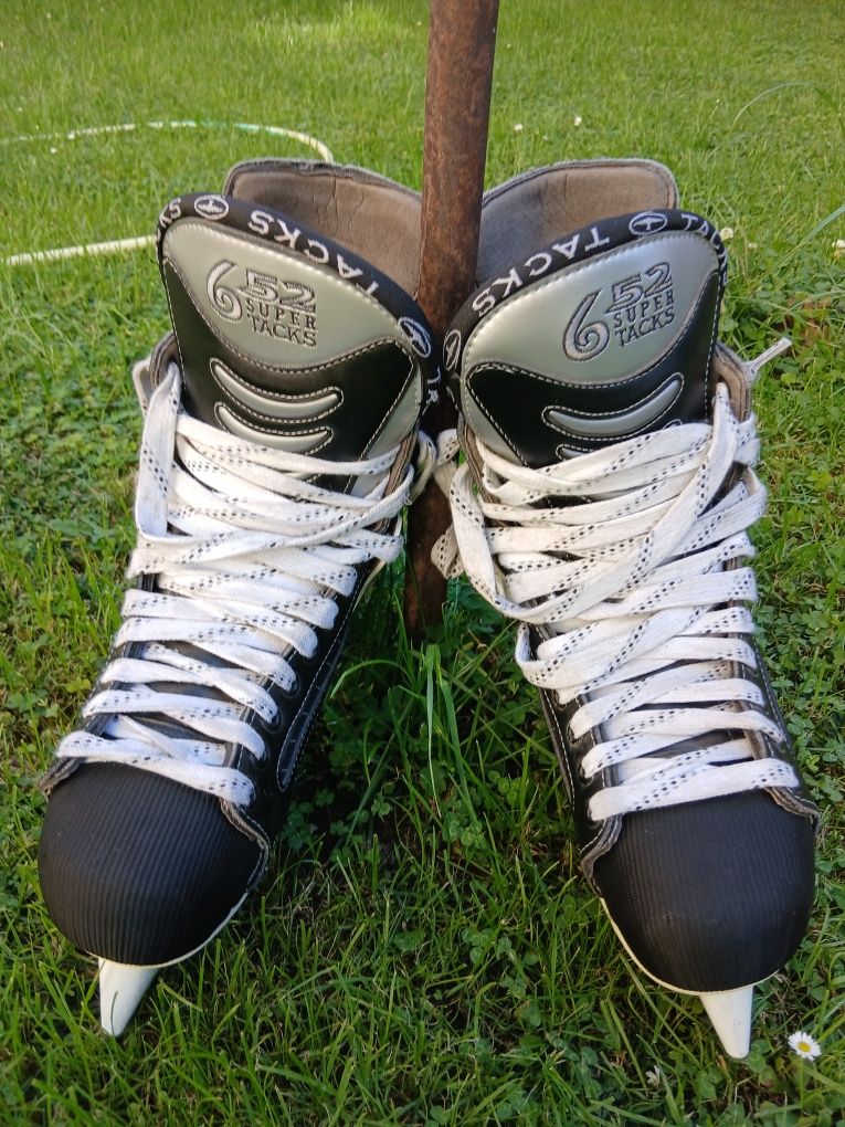 Легендарни кънки за хокей на лед CCM Tacks 652