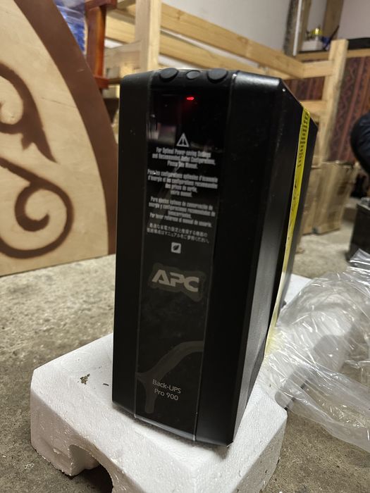 Источник бесперебойного питания APC ИБП