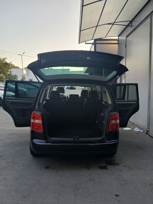 Продавам Volkswagen Touran
