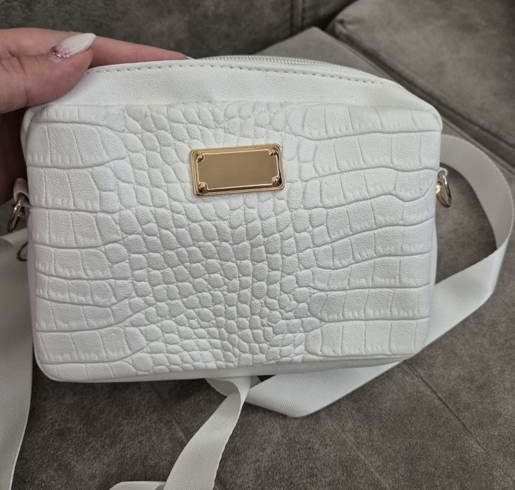 Малка бяла дамска чанта