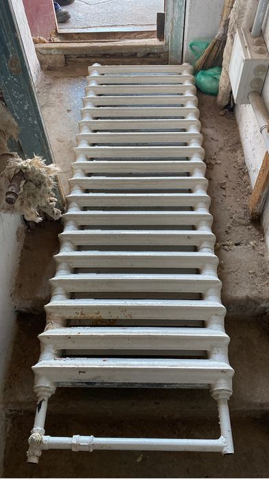 Продам радиатор 18 секций.  1000тг за секцию