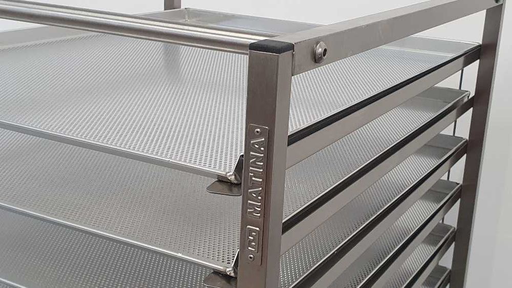 Carucior si 20 tavi perforate 58x78 cm patiserie