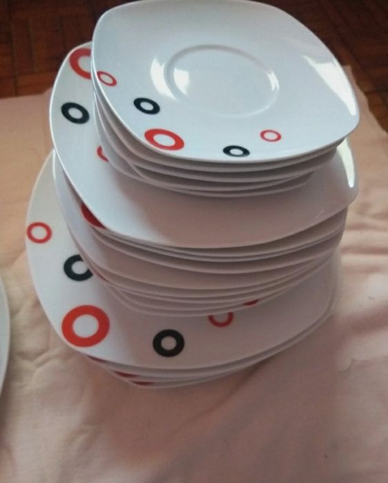 Set de 24 de farfurii
